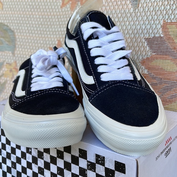 Vans Men’s Skate Old Skool
Wrapped Dark Navy
VN0A5FCBDNV
Sneakers - Picture 8 of 16